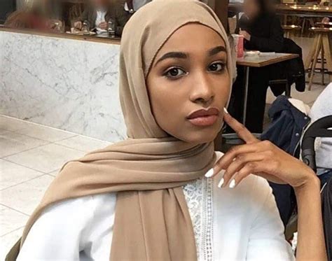 Ikram Abdi Omar: the hijabi model breaking 